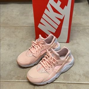 Women’s size 8 Nike air huarache